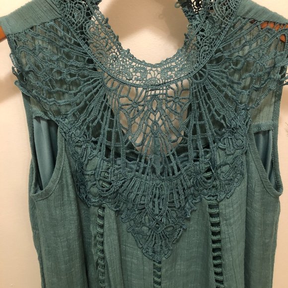 Dress - Picture 2 of 4